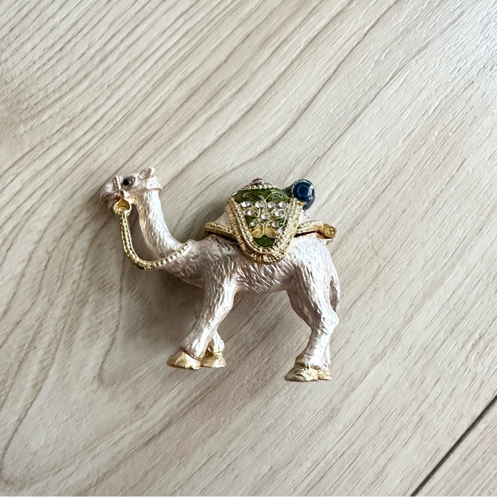Small camel studded trinket box - Picture 3 of 5
